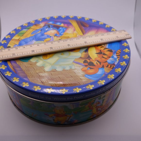 Winnie the Pooh Tin Collector Series 6/24 Best Before Date of 2005 - 1302-0 - Picture 13 of 14